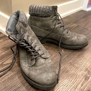 Rue21 etc! Gray lace up boots size 8/9